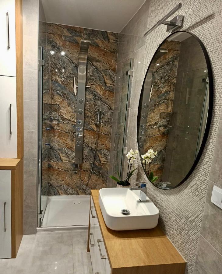 ウストロニエ・モルスキエCelebryta - Apartamentアパートメント エクステリア 写真